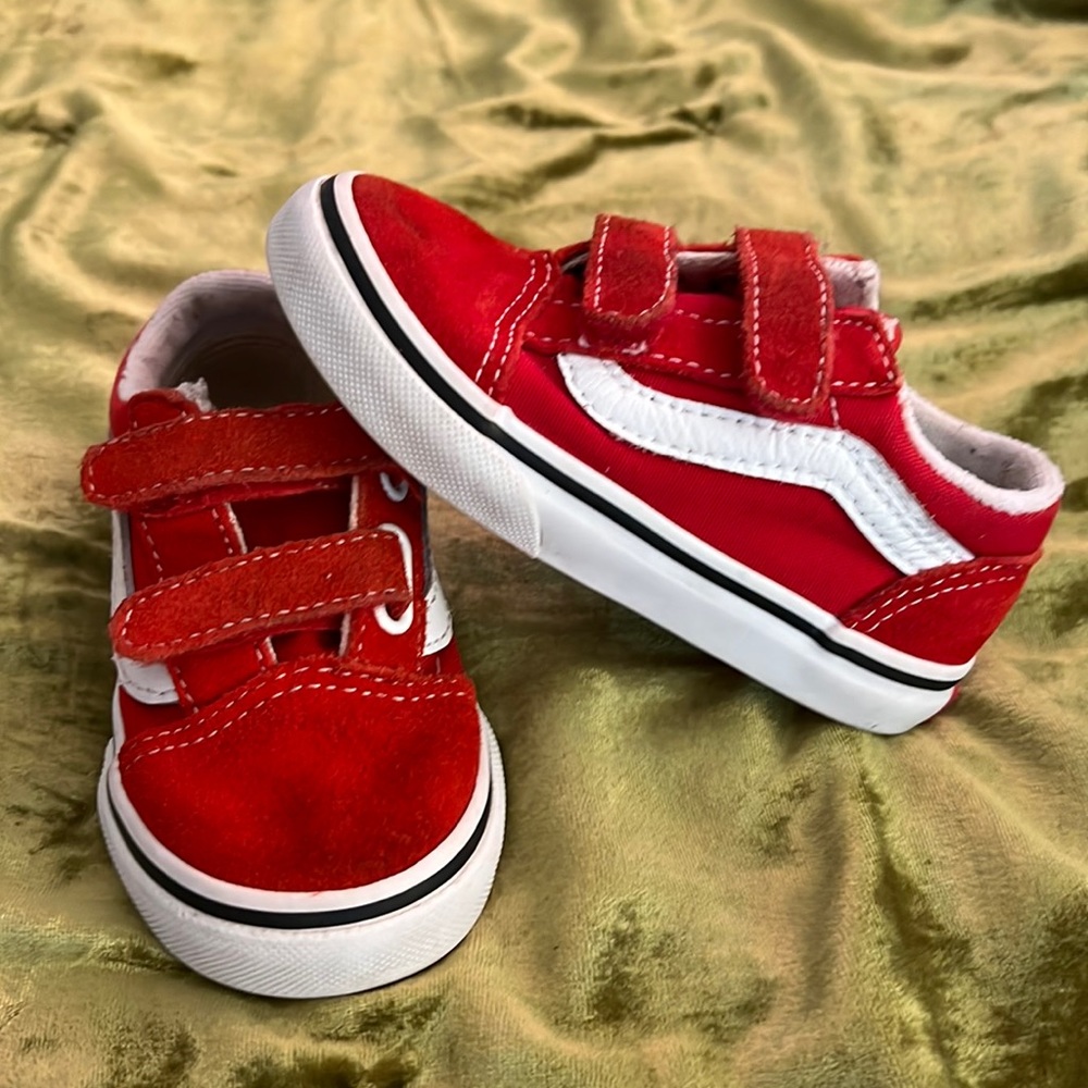 Red toddler vans